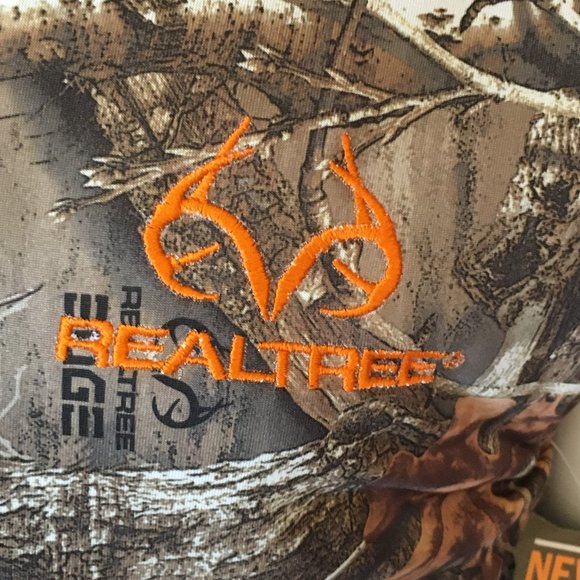 Realtree Camo Reversible Insulated Hunting Vest - Picture 5 of 10
